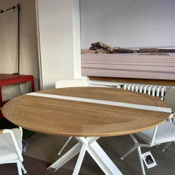 Outdoorgruppe Tisch Traverse Platte Teakholz 4 Stühle Exes Bezug Stoff Creme Gestell Aluminium Weiß