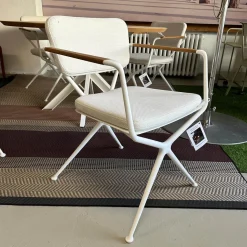 Outdoorgruppe Tisch Traverse Platte Teakholz 4 Stühle Exes Bezug Stoff Creme Gestell Aluminium Weiß