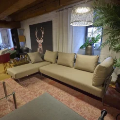 Outdoorsofa Aikana Bezug Iron Grey Gestell Haselnuss mit 2 Kissen