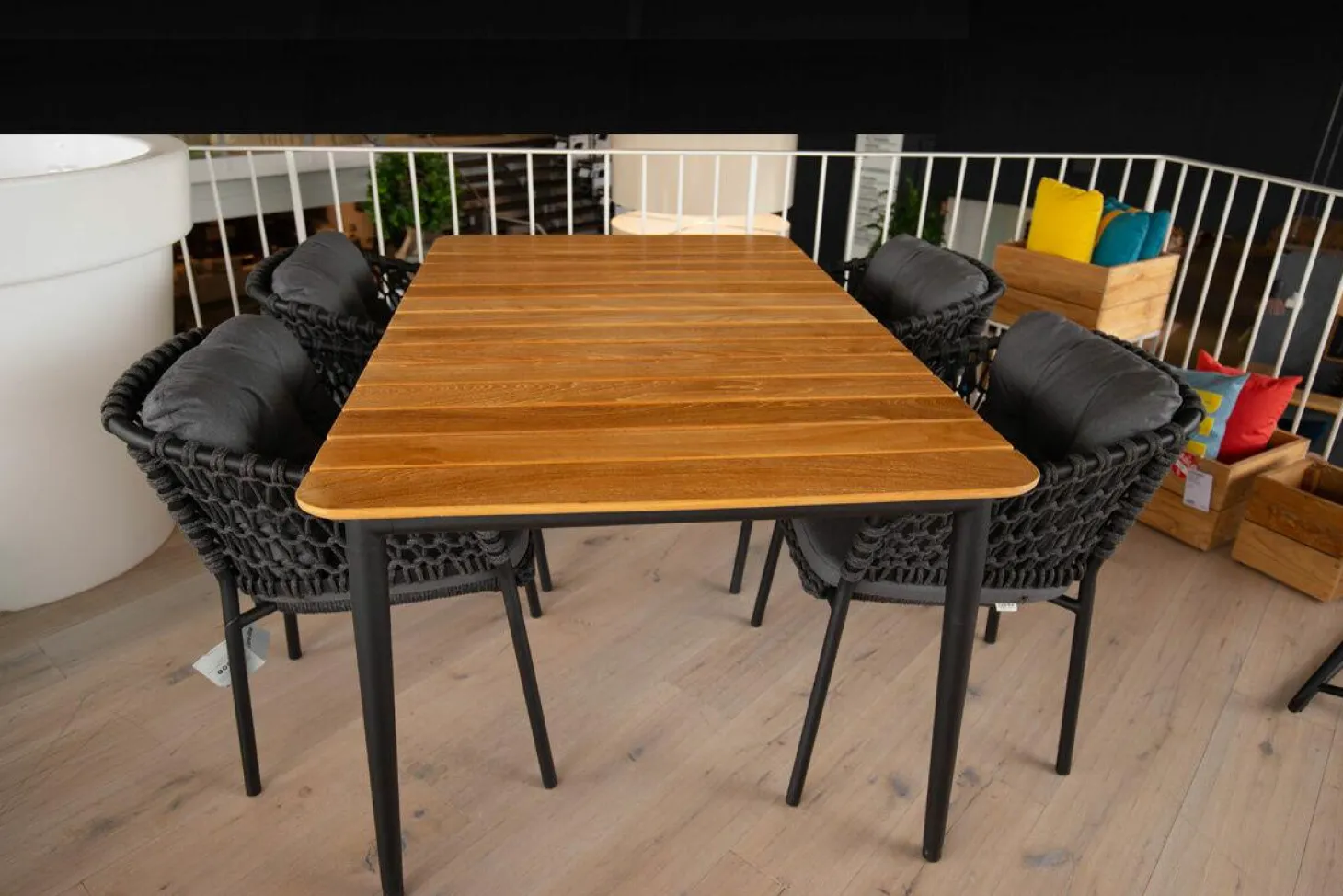 Outdoor-Tisch Core Teak Gestell In Lava Grey