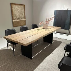 Outdoortisch SK04 Komposit Tischplatte Kastanie Gebürstet Ton Sand Gestell RAL 9005 Tiefschwarz