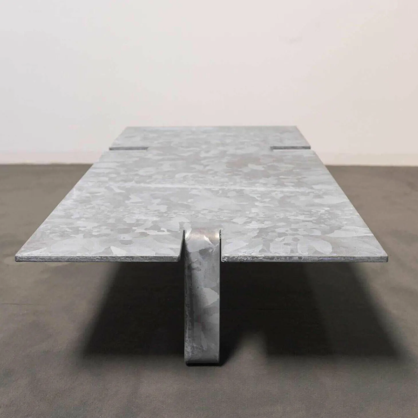 Outdoortisch Stahl Aus Einem Stück Lasergeschnitten und Feuerverzinkt