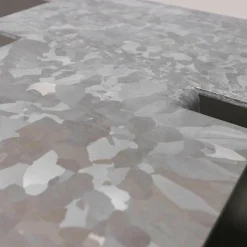 Outdoortisch Stahl Aus Einem Stück Lasergeschnitten und Feuerverzinkt