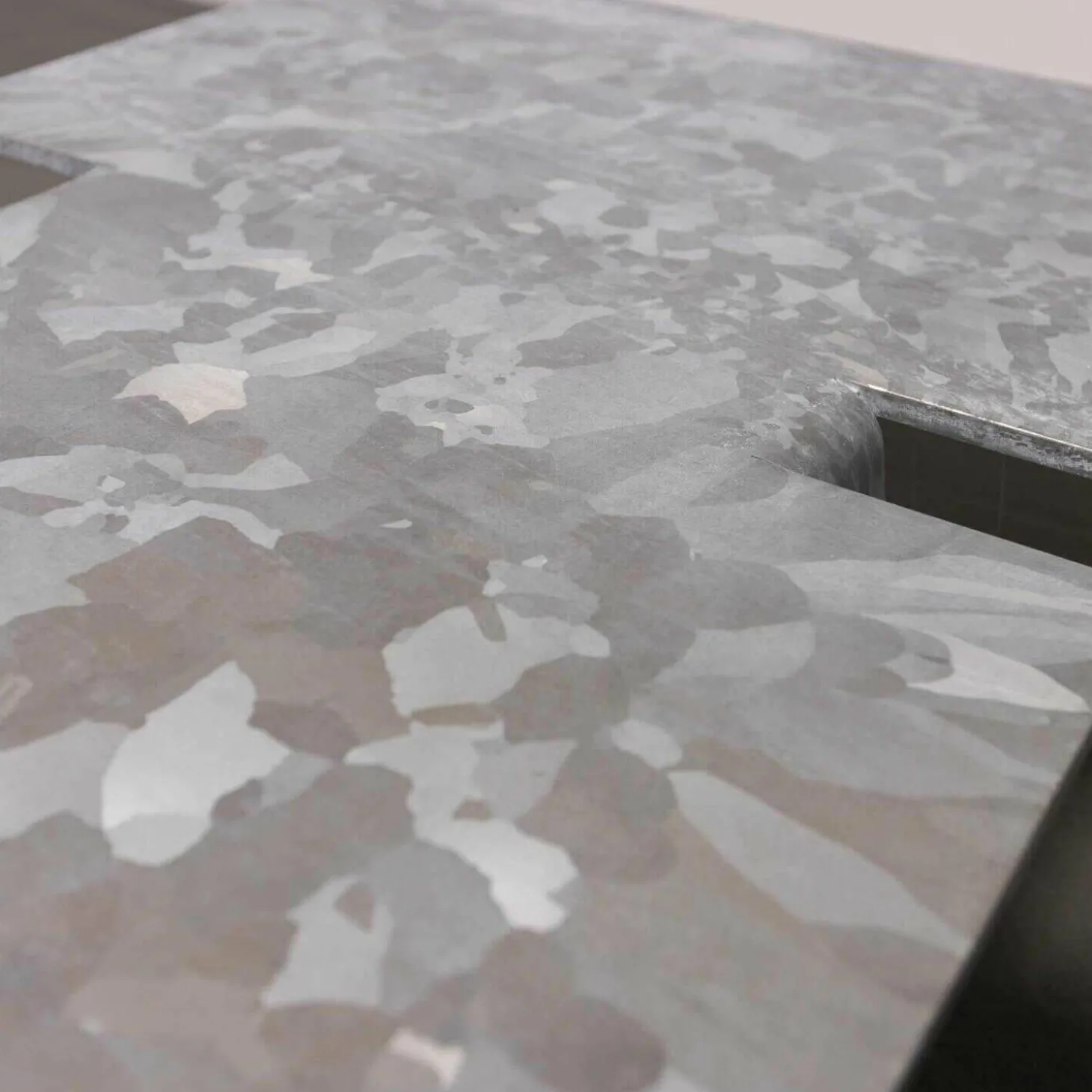 Outdoortisch Stahl Aus Einem Stück Lasergeschnitten und Feuerverzinkt