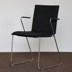 Polsterarmlehnstuhl S182 PFST Bezug Cava3 Schwarz Sitzschale Formholz Buche Schwarz