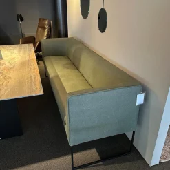 Polsterbank Mell 11243 Stoff 8303 Schilfgrün Metallgestell Schwarz Pulverbeschichtet Inklusive Kunststoffgleiter