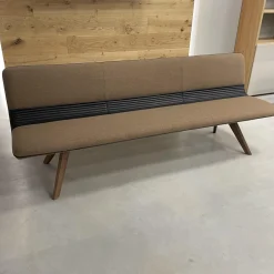 Polsterbank Stoffbezug LDS32 Affix mit 4-Fuß-Gestell aus Nussbaum