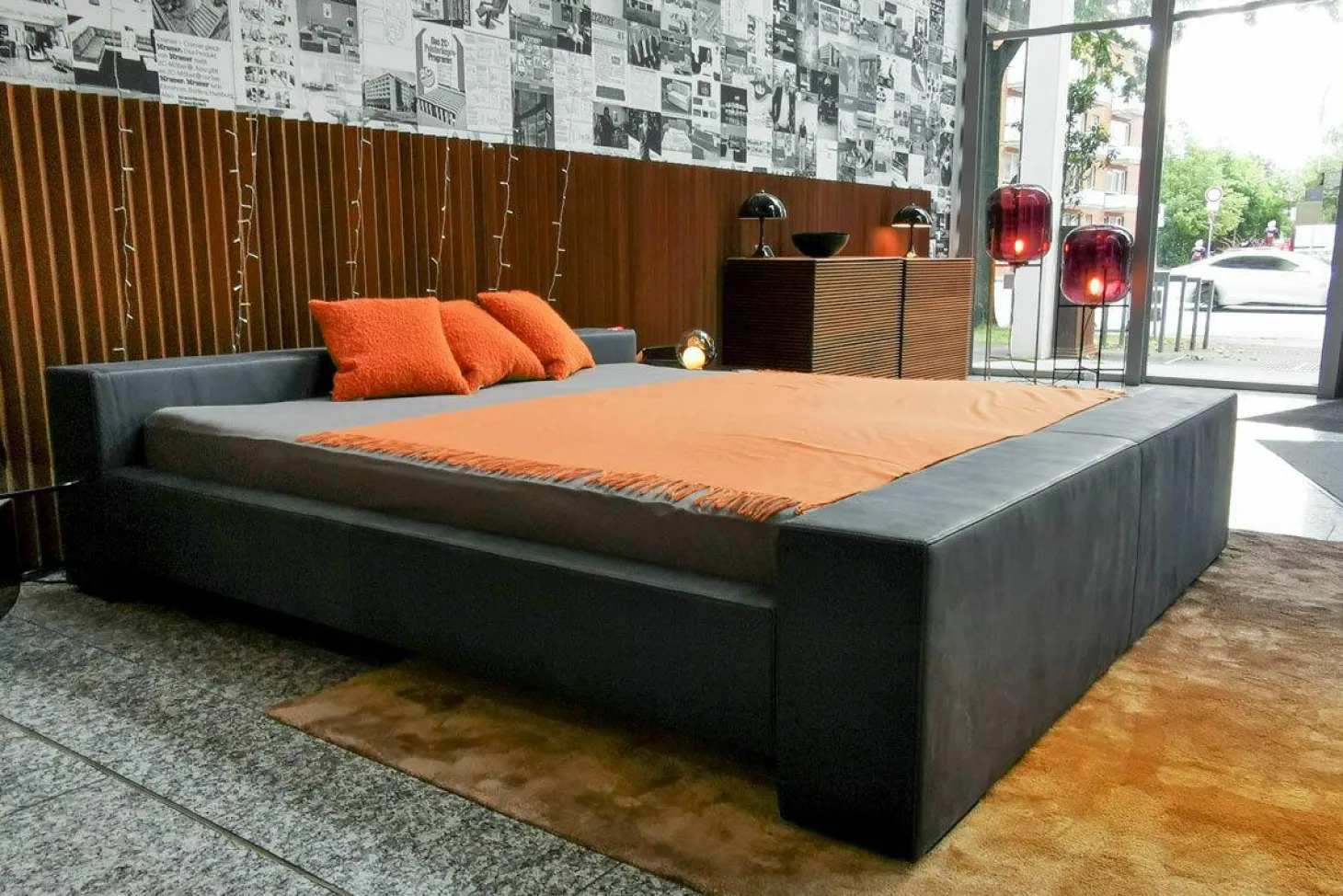 Polsterbett Brian Kopfteil A Niedrig Leder Novara 0523 Black Off Schwarz Fußplatte Holz Schwarz