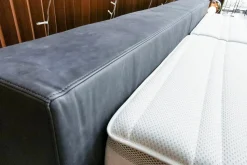 Polsterbett Brian Kopfteil A Niedrig Leder Novara 0523 Black Off Schwarz Fußplatte Holz Schwarz