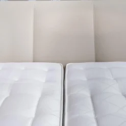 Polsterbett Kate Stoff Hot Madison 072 Beige Creme Füße Chrom mit Matratzen