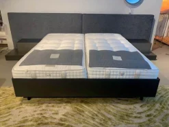 Polsterbett Stoff Maple Anthrazit Mit Lowboard 2 Nachttische Sowie Beleuchtung Im Kopfteil Intrigiert Ohne Matratze Ohne Lattenrost