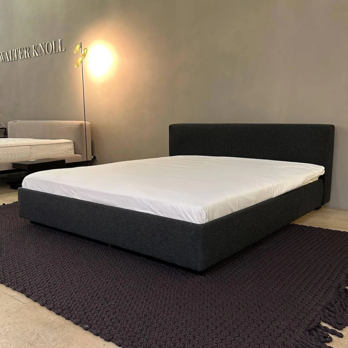 Polsterbett Yuuto Bed 810 180 Stoff Divina Melange 180 Dunkelgrau Gestell Buche Schwarz Lackiert ohne Lattenrost ohne Matratze