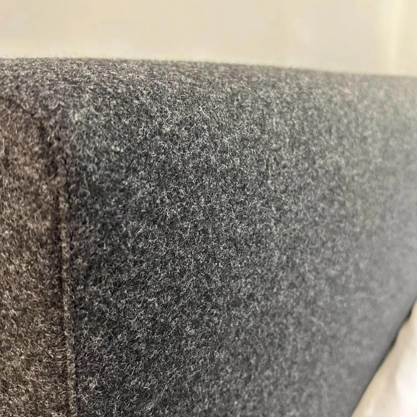 Polsterbett Yuuto Bed 810 180 Stoff Divina Melange 180 Dunkelgrau Gestell Buche Schwarz Lackiert ohne Lattenrost ohne Matratze