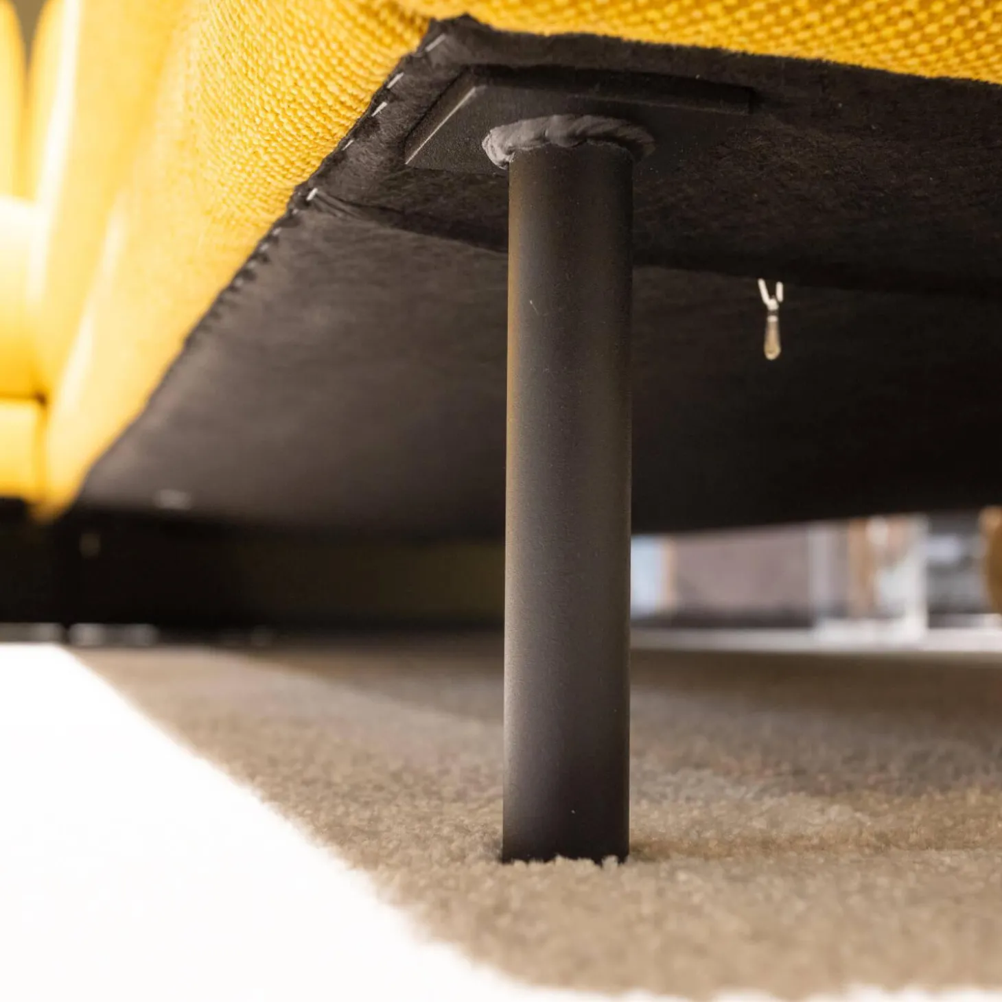 Polstereckgarnitur Und Sessel 170 Stoff 6545 Honiggelb Gelb Fuß Stahl Rundrohr Tiefschwarz RAL9005 Schwarz