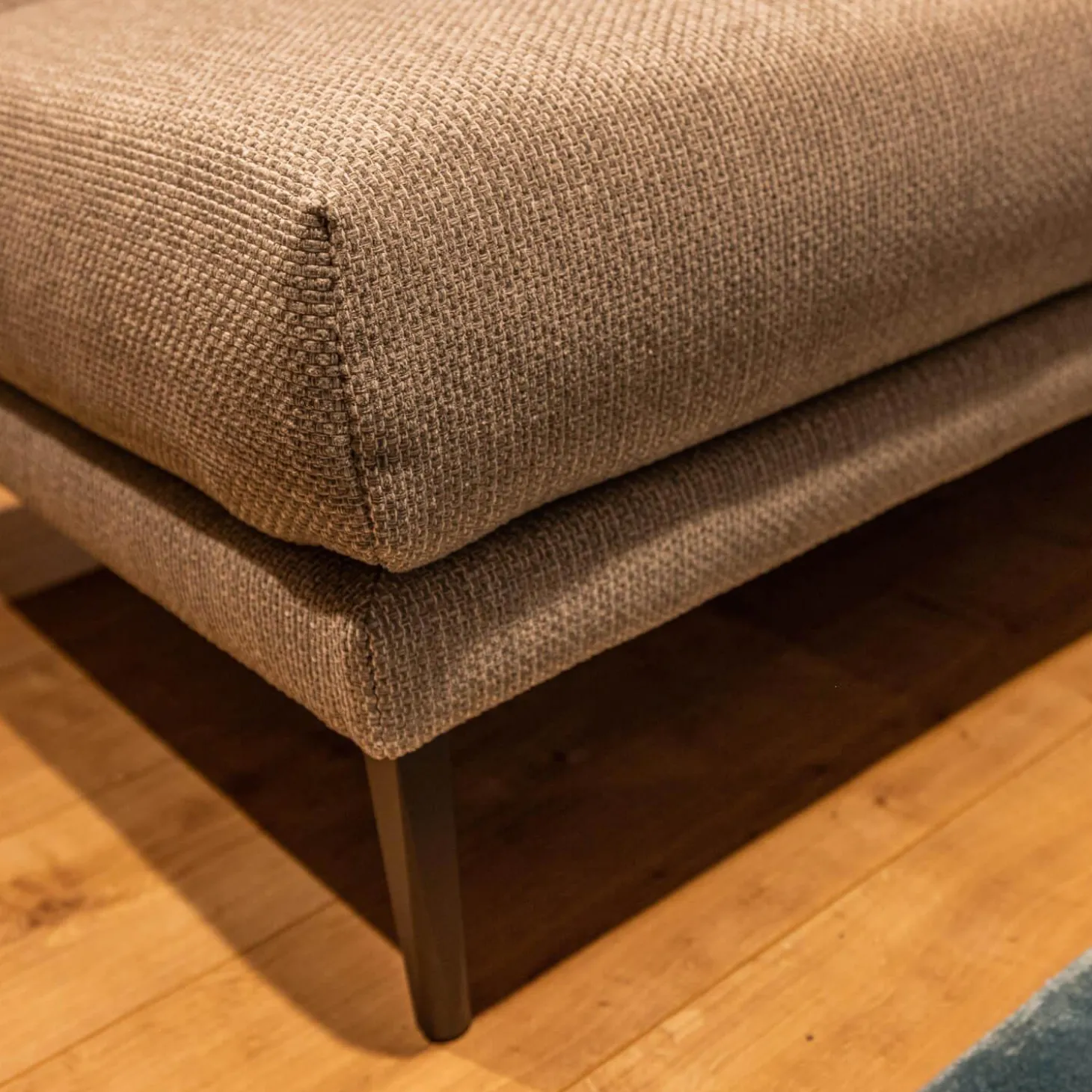 Polstergarnitur 170 Bezug Stoff 4020 Silbergrau Stahlfuß Schwarz Inklusive 2 Kissen