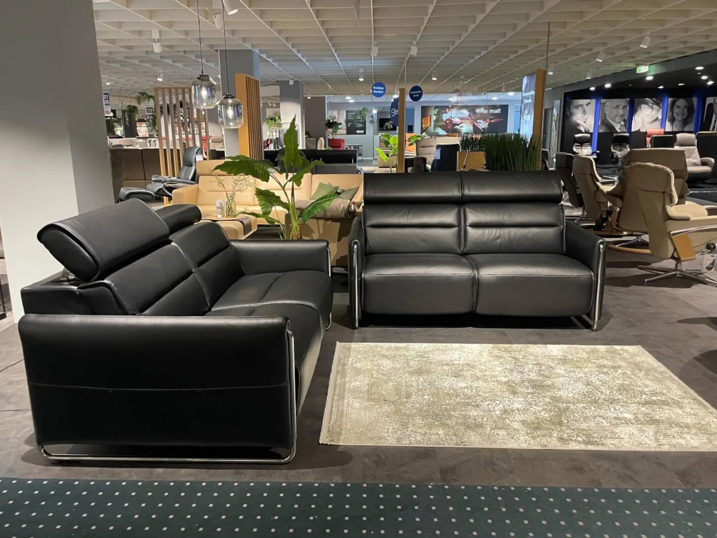 Polstergarnitur Emily V2 R Leder Cori 19 Black Schwarz Kufen Verchromt