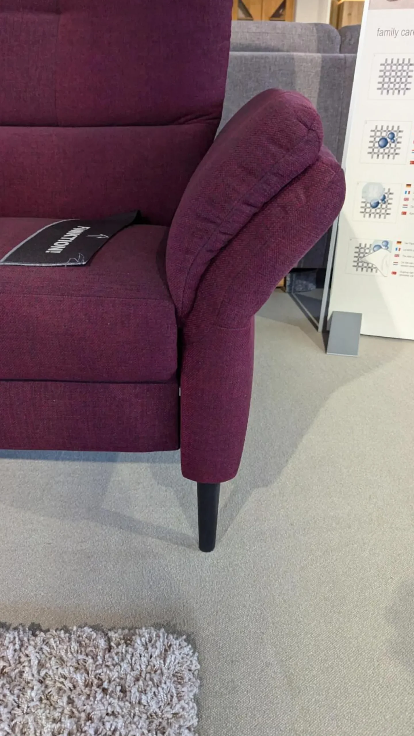 Polstergruppe Caro Stoff Trend Bordeaux Rot Metallfüße Schwarz Mit Tisch Buche Schwarz Und LED Lampe