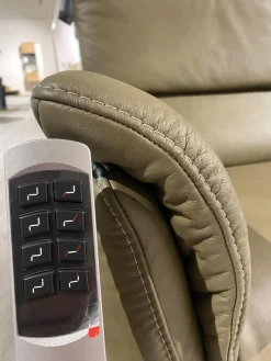 Polstergruppe Cesaro Casada Leder Olive Grün Gestell Edelstahl Füße Schwarz Edelstahl Lackiert Mit Elektrischen Verstellungen Der Kopfstützen Und Fußablage Inklusive 5 Kissen