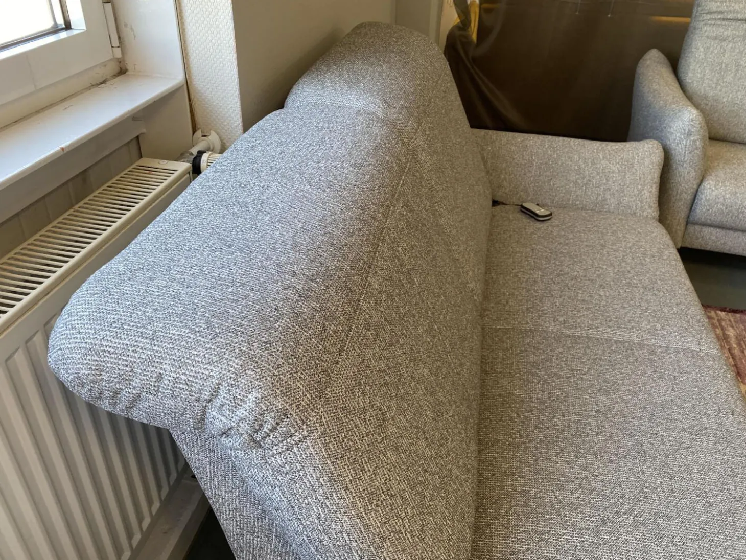 Polstergruppe Chiemsee Stoff Camo Granit Grau Fuß Metall Schwarz Mit Elektrischer Sitztiefenverstellung Und Relaxfunktion