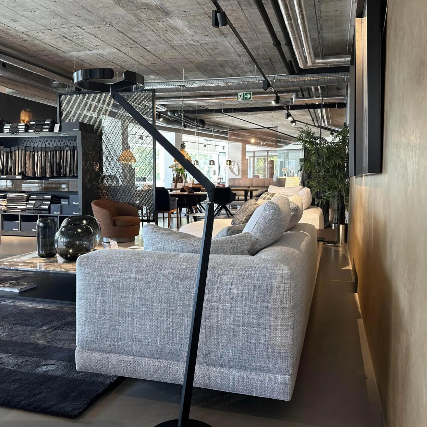 Polstergruppe Connery Stoff Double 02 Ghiaccio Grau Ablage Leder Aspen Schwarz Mit Kissen