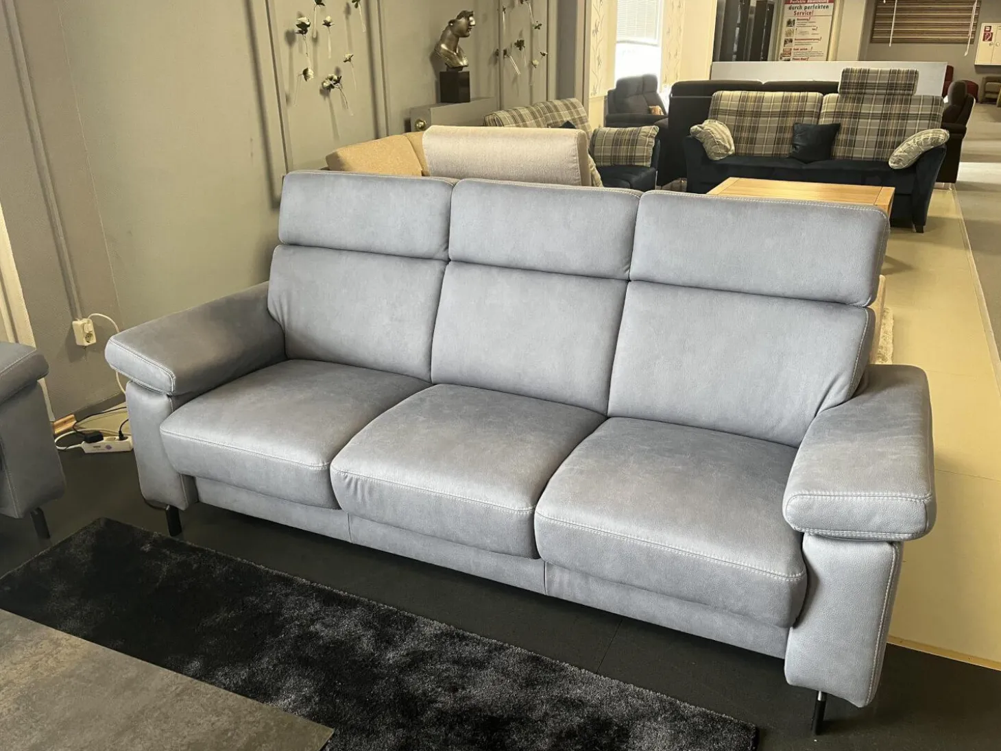 Polstergruppe Havannah Stoff Eldorado Hellblau Grau Füße Metall Schwarz Lackiert Mit Armteilverstellung Und Elektrischen Sitzvorzug