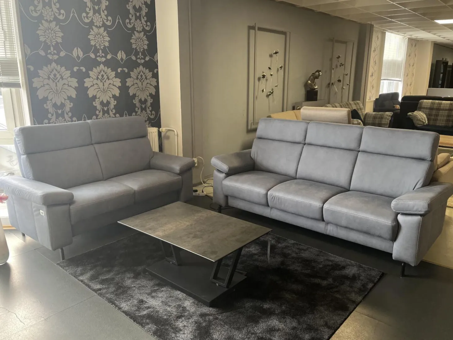 Polstergruppe Havannah Stoff Eldorado Hellblau Grau Füße Metall Schwarz Lackiert Mit Armteilverstellung Und Elektrischen Sitzvorzug