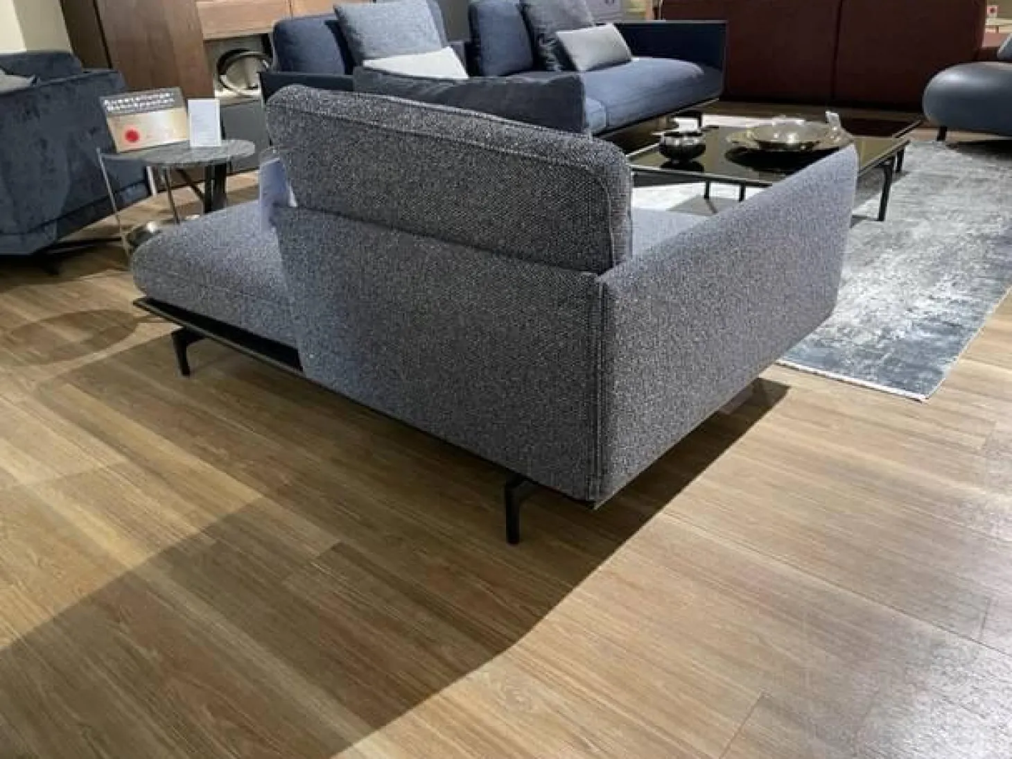 Polstergruppe Liv Smart Stoff 24.415 Graublau 24.144 Schwarzblau Aluminiumgestell Verkehrschwarz mit Couchtisch-Set