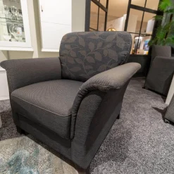 Polstergruppe Lux Medico 840 Bezug Korpus Stoff 165 30 Grau Rückenkissen 164 30 Grau Holzfuß Buche Wengefarbig Inklusive Sofakissen