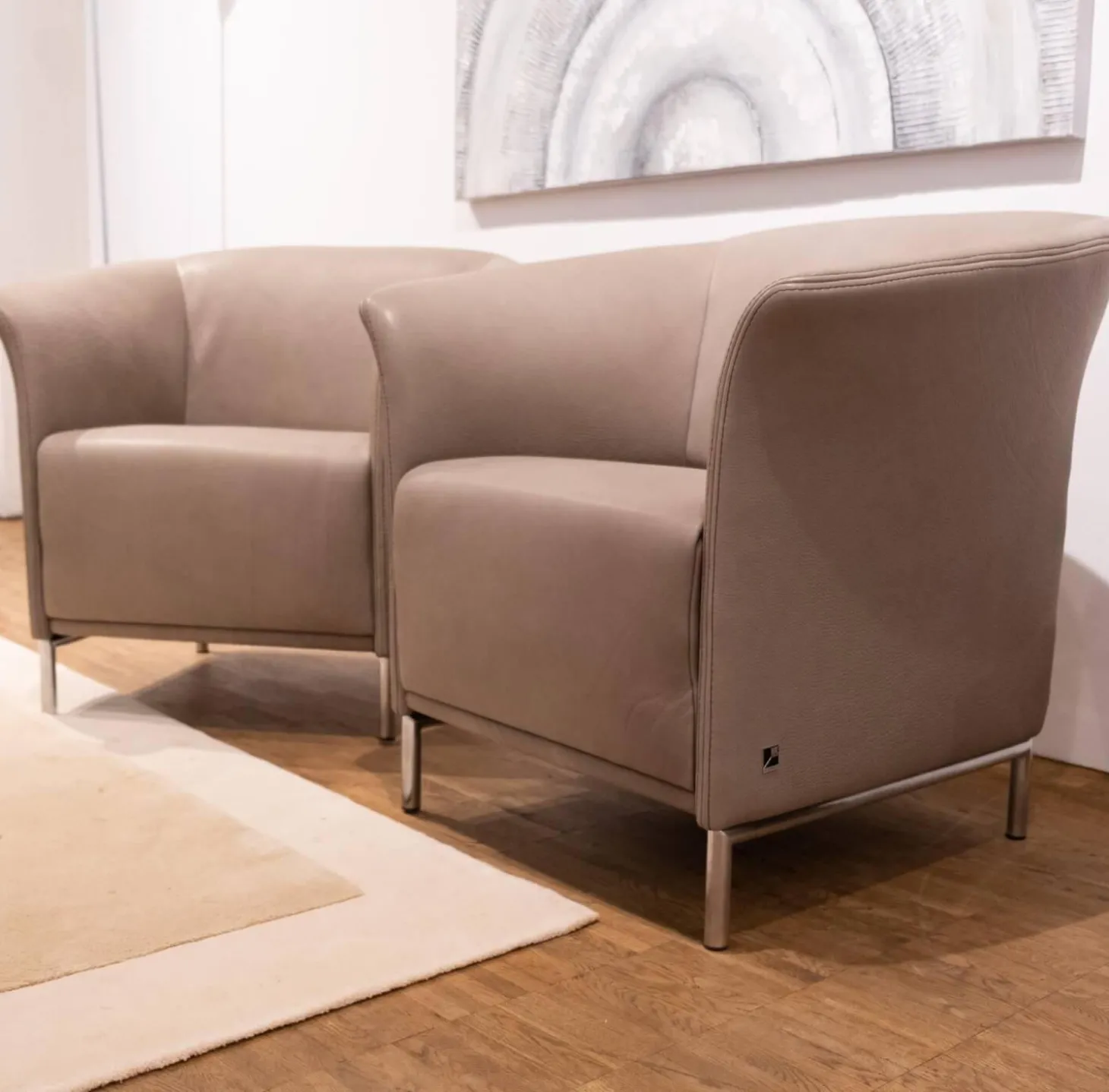 Polstergruppe Navarro Anilin-Dickleder Füße Metallbügel Nickel Satiniert