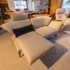 Polstergruppe Nova 1378 Bezug Leder 24 Longru Nebel Beige Grau Füße Anthrazit Pulverbeschichtet