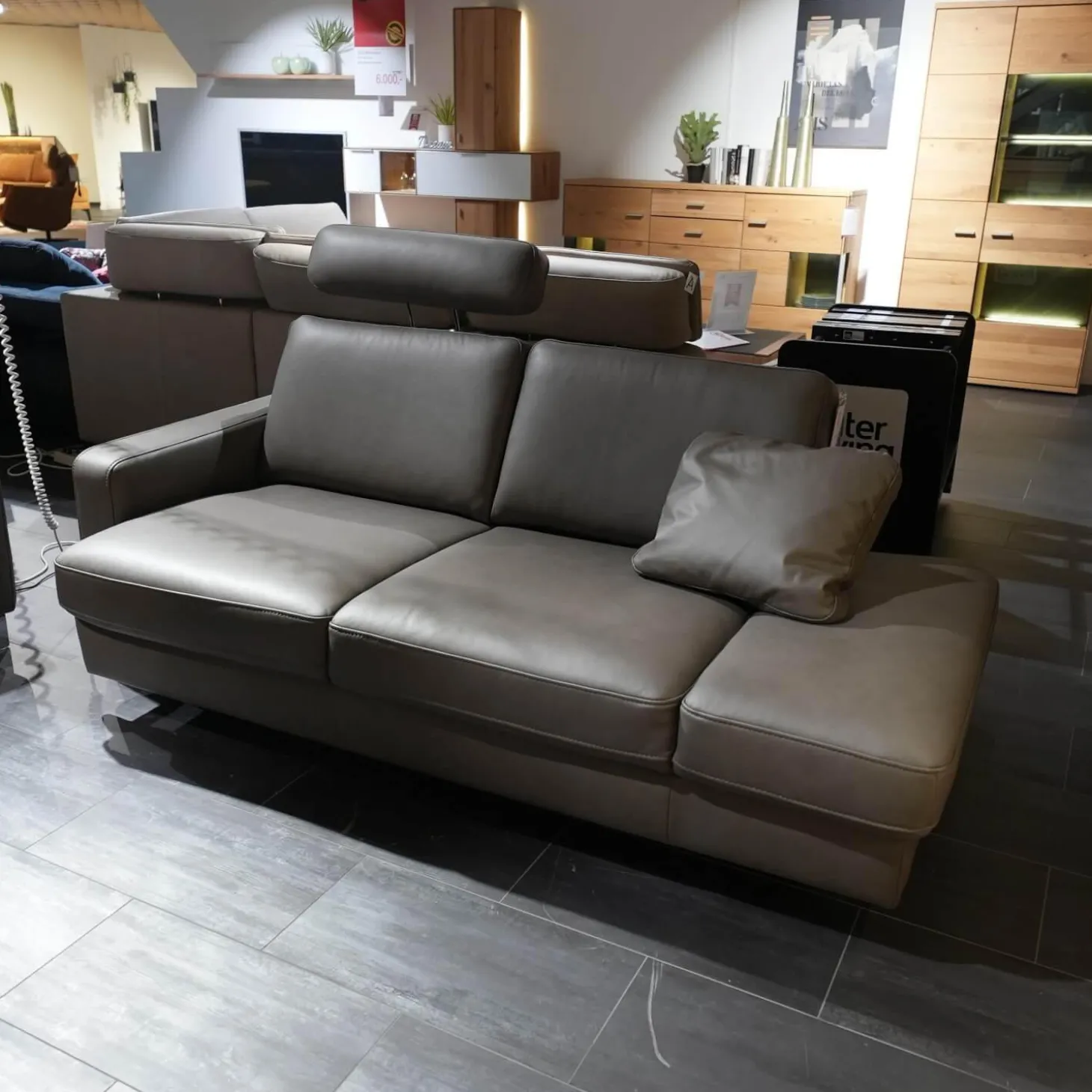 Polstergruppe VS HU1064 Leder F2 Bezug 58 Vivre Greystone Grau Füße Metall ChromInklusive Kissen