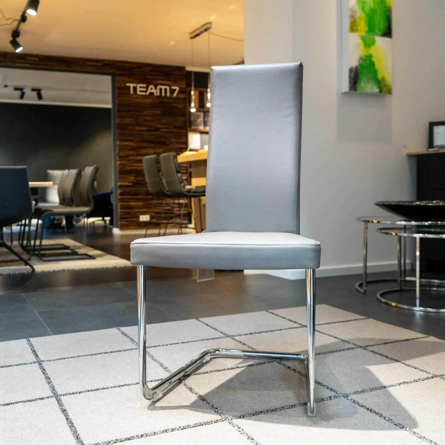 Polster-Kragstuhl B25-1P Leder Taupe Mit Stahlgestell Verchromt