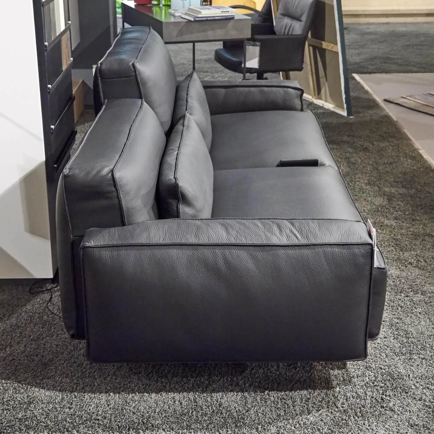 Polstermöbel WK 530 Gracella Leder Cougar Farbe 10 Schwarz Metallfuß Matt Anthrazit Lackiert