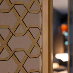 Raumteiler Chloe Gestell Holz Und Messing Satiniert Lackiert Mit Extra Leichtem Spiegel