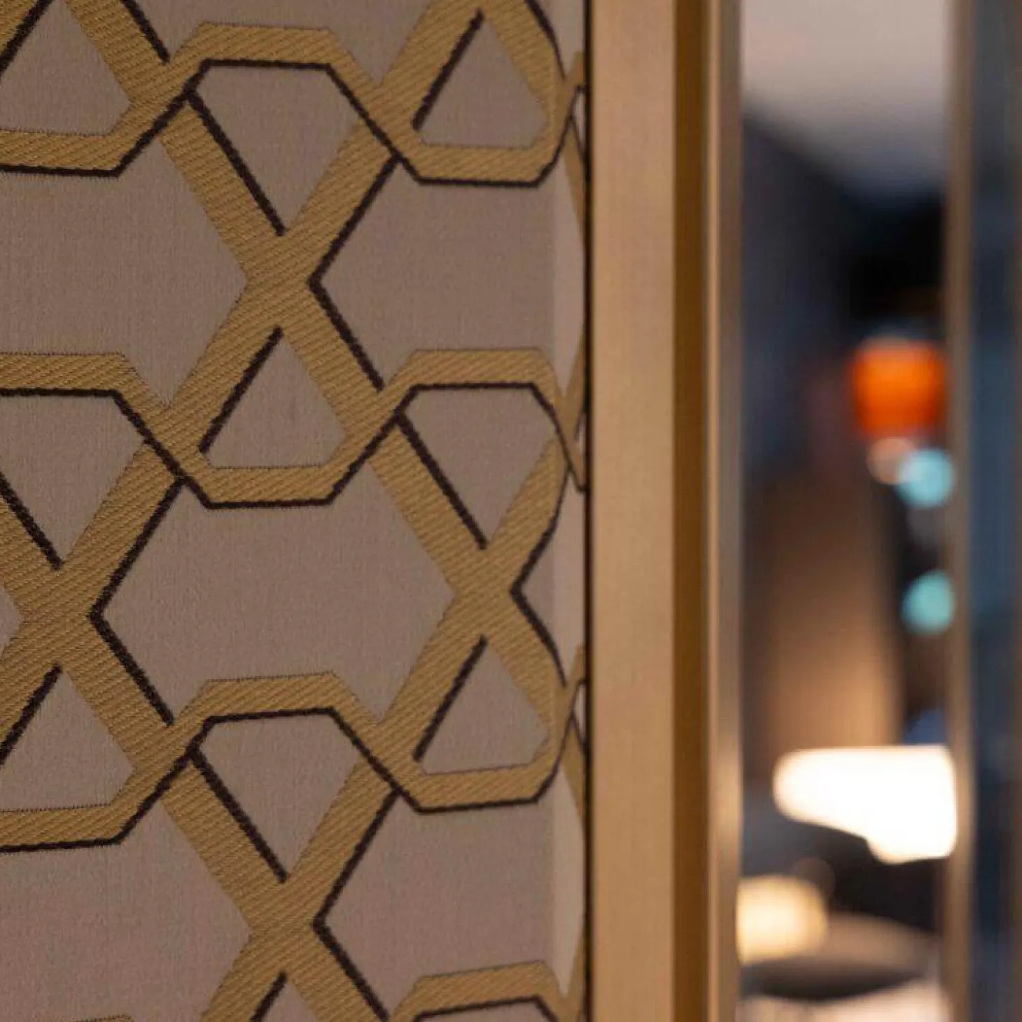 Raumteiler Chloe Gestell Holz Und Messing Satiniert Lackiert Mit Extra Leichtem Spiegel