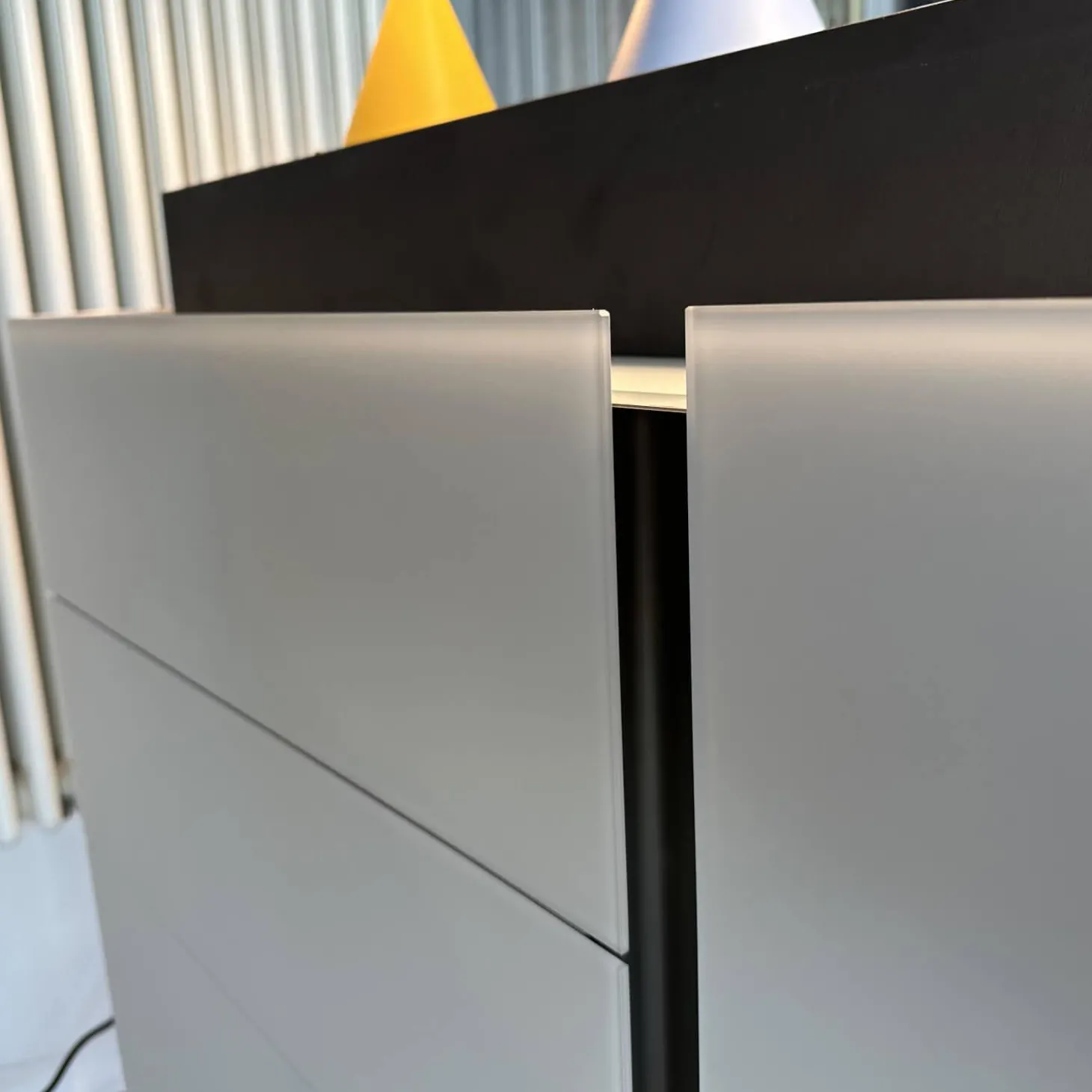 Raumteiler Sideboard Jorel Korpus Lack Greige Grau Beige Front Optiwhite Mattglas Greige Grau Beige