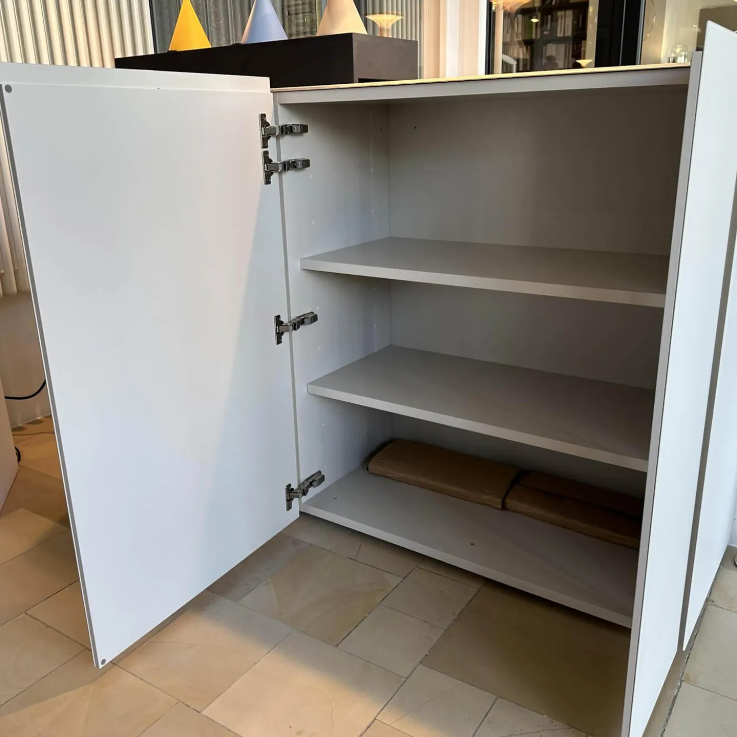 Raumteiler Sideboard Jorel Korpus Lack Greige Grau Beige Front Optiwhite Mattglas Greige Grau Beige