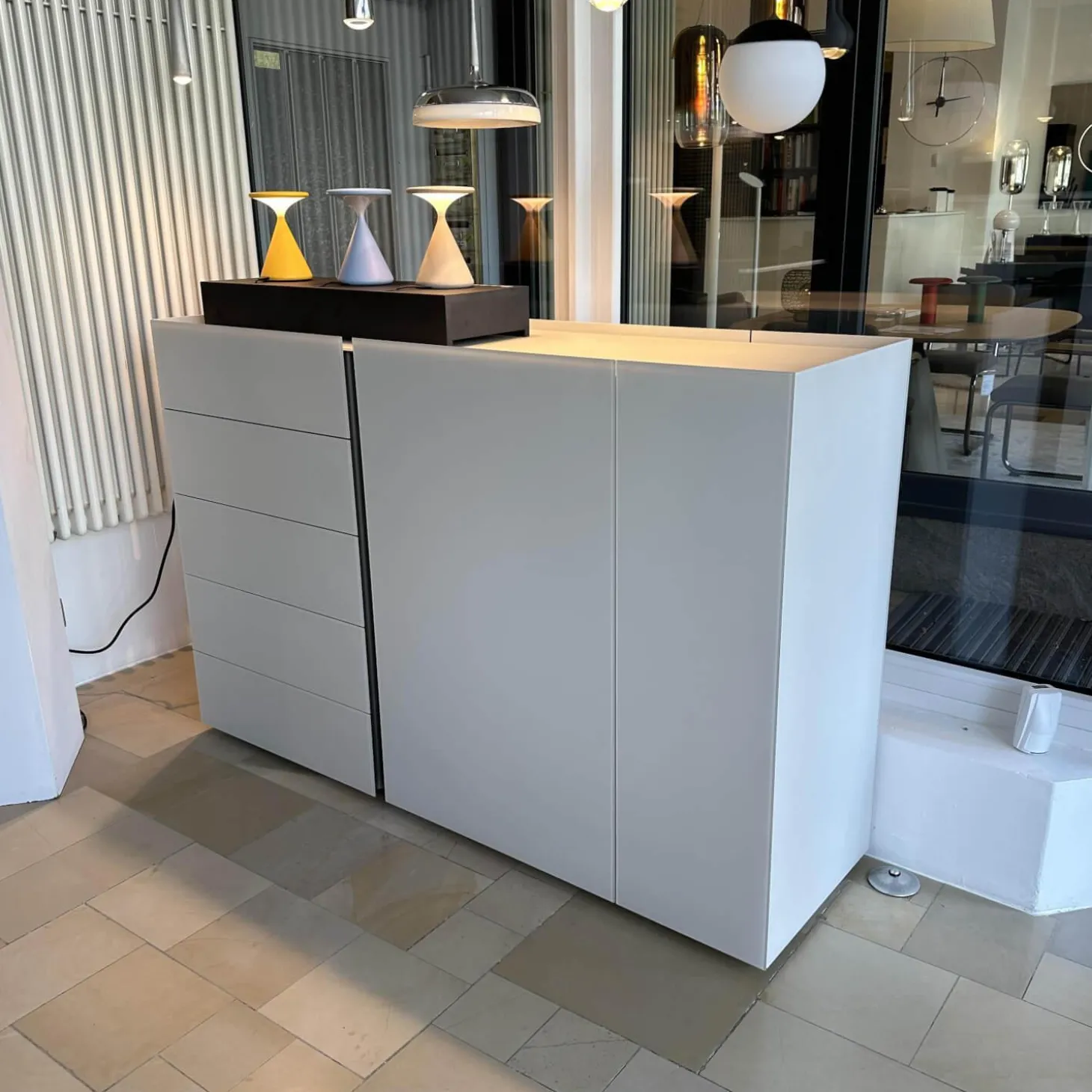 Raumteiler Sideboard Jorel Korpus Lack Greige Grau Beige Front Optiwhite Mattglas Greige Grau Beige