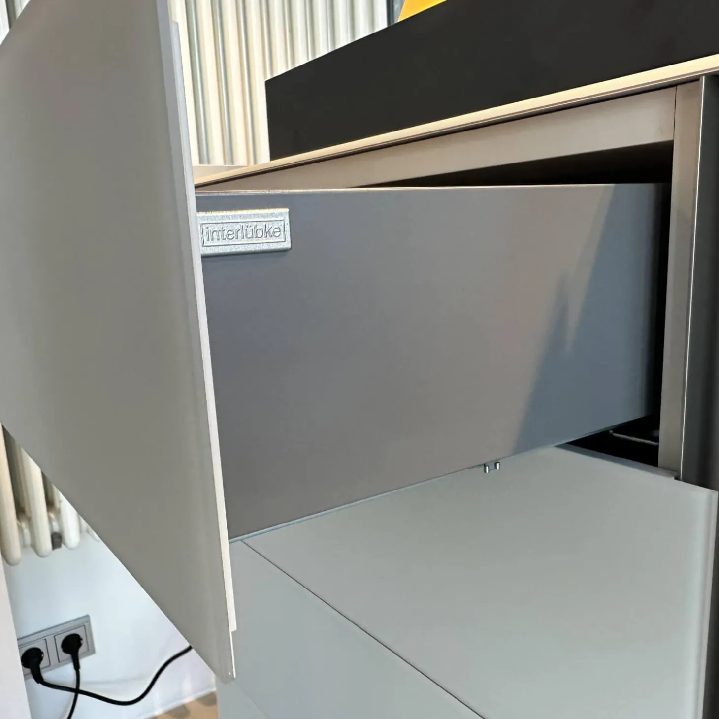 Raumteiler Sideboard Jorel Korpus Lack Greige Grau Beige Front Optiwhite Mattglas Greige Grau Beige