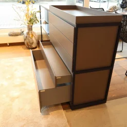 Raumteiler Tado Lack M10 Schwarz Eloxiert O20 Mit Klappe Und Schubkasten Und Fachböden