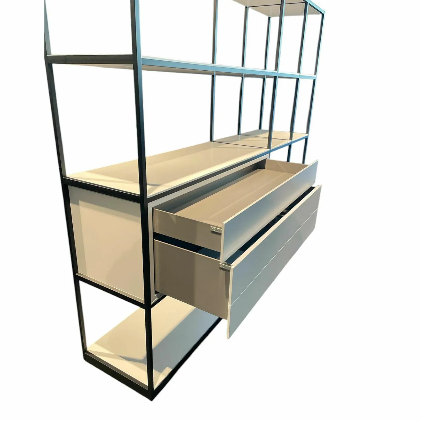 Raumteiler-Regal Tado Korpus MDF Lack M14 Platin Grau Profil Aluminium Schwarz Eloxiert