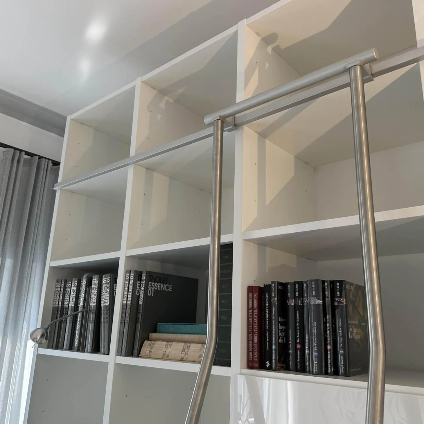 Raumteilerwand Studimo Korpus Lack Matt Schneeweiß M03 Front Lack Hochglanz Schneeweiß M74 Mit Leiter