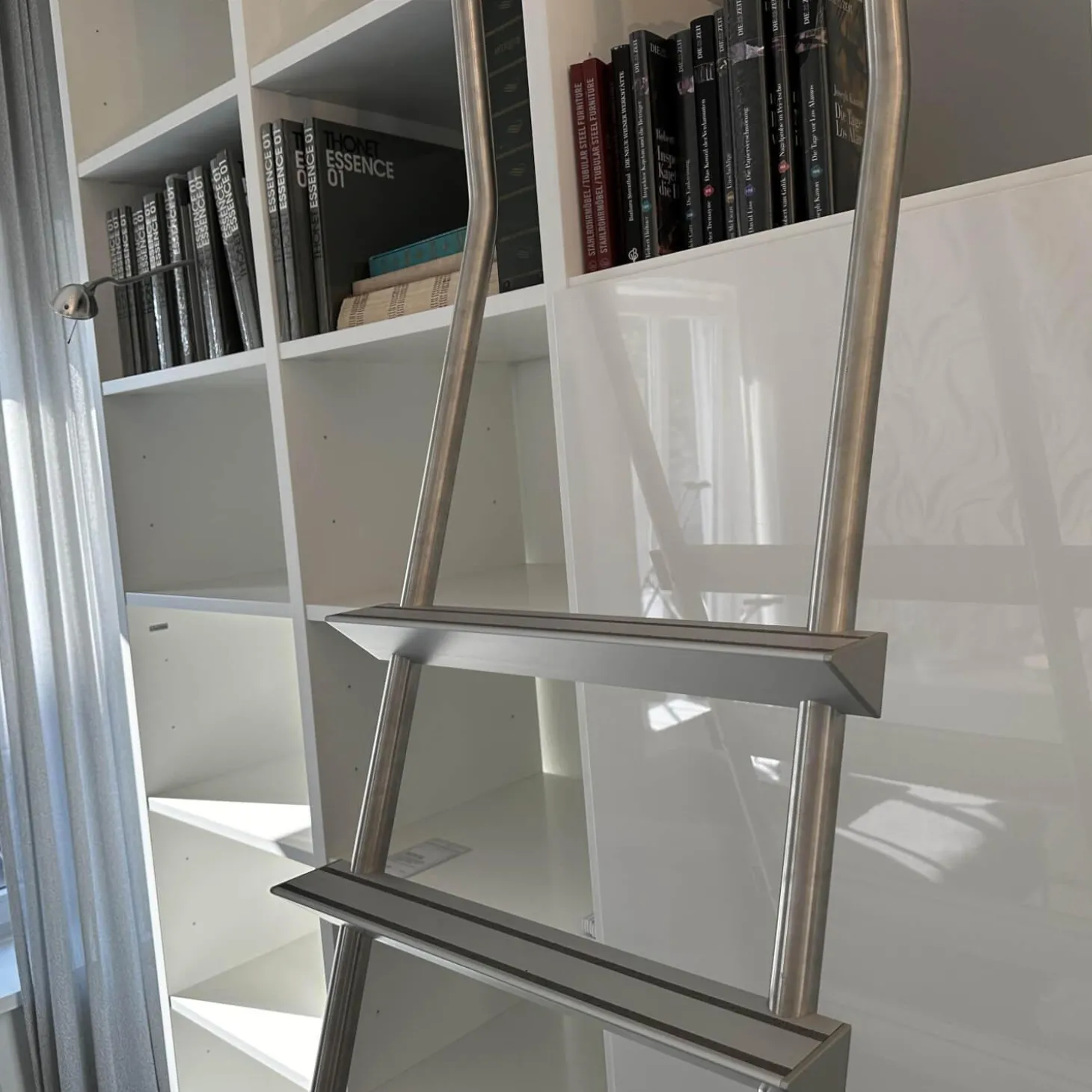 Raumteilerwand Studimo Korpus Lack Matt Schneeweiß M03 Front Lack Hochglanz Schneeweiß M74 Mit Leiter