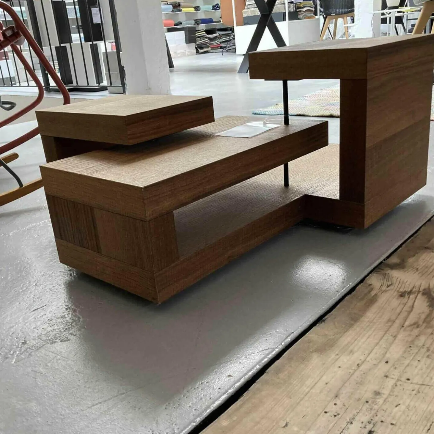 Regal Liberia Qubit in Eschenholz Schwarz Gebeizt