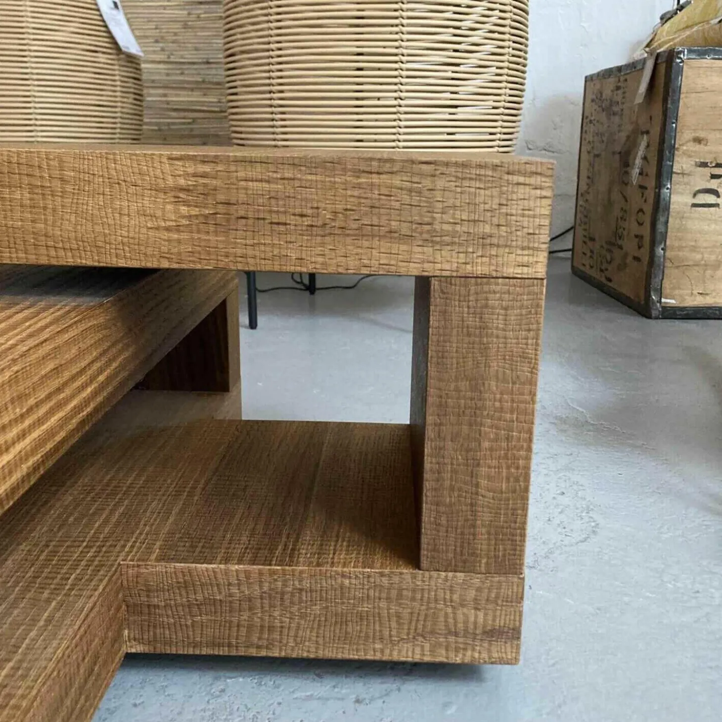 Regal Liberia Qubit in Eschenholz Schwarz Gebeizt