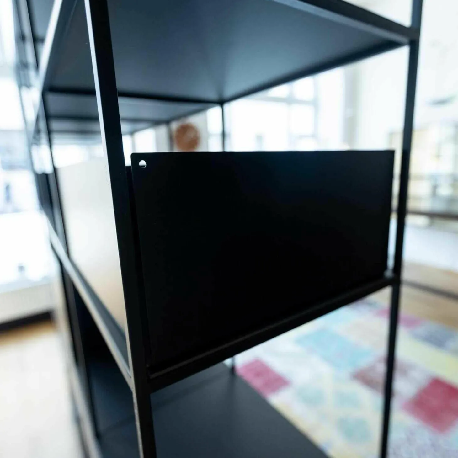 Regal Metall Fenix Schwarz mit Schüben