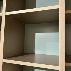 Regal Mit Bar Studimo Korpus Lack Gold Metallic M09 Front Mattglas Optiwhite Graphit T39 Grau Rückwand Lack Seegrün M86 Grün