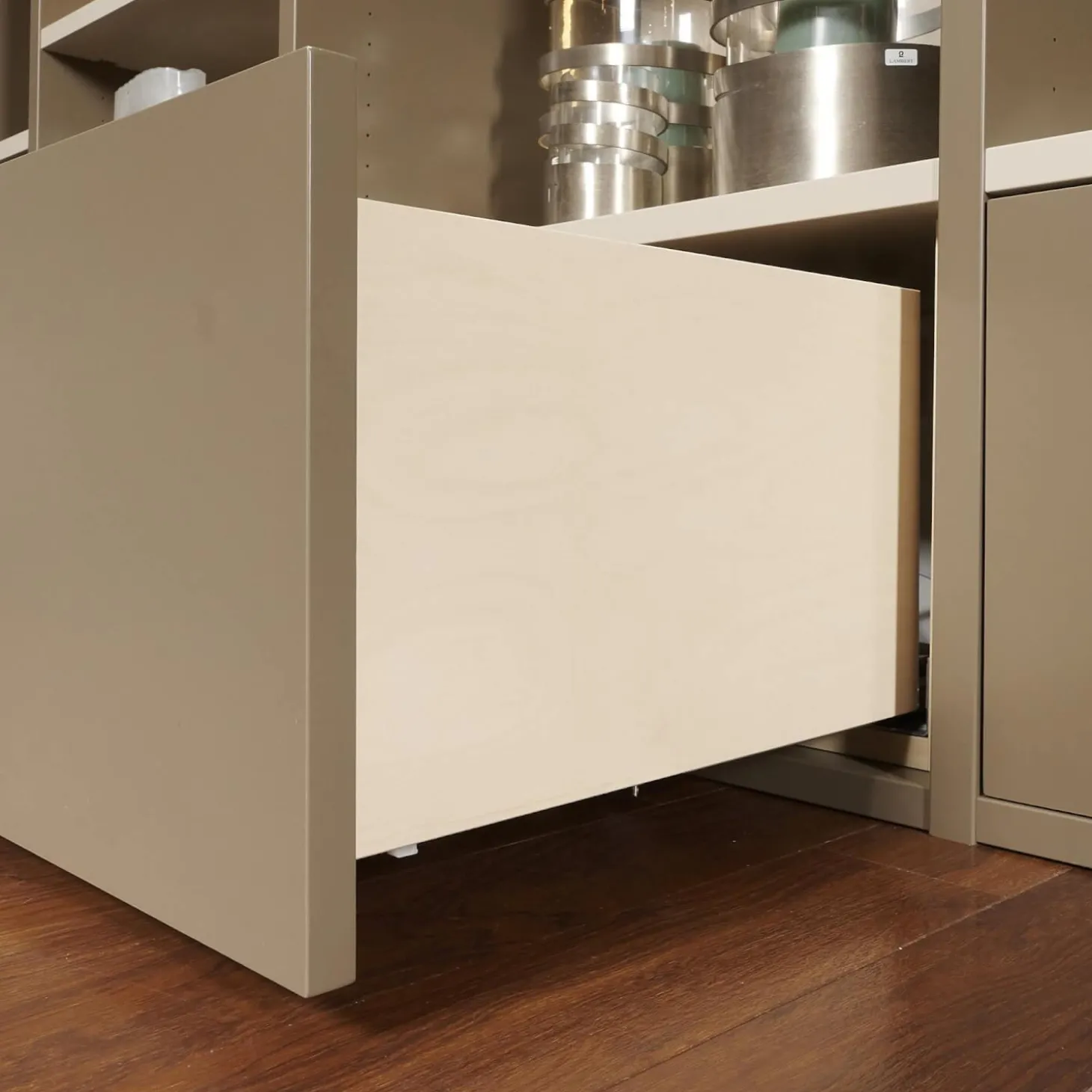 Regal Sinus Korpus Glattlack Sienna Böden Und Rückwand Glattlack Kaschmir Mit Beleuchtung