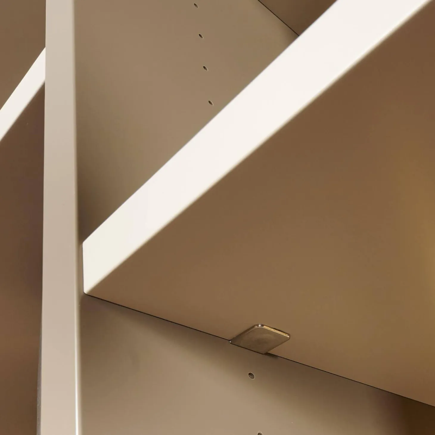 Regal Sinus Korpus Glattlack Sienna Böden Und Rückwand Glattlack Kaschmir Mit Beleuchtung