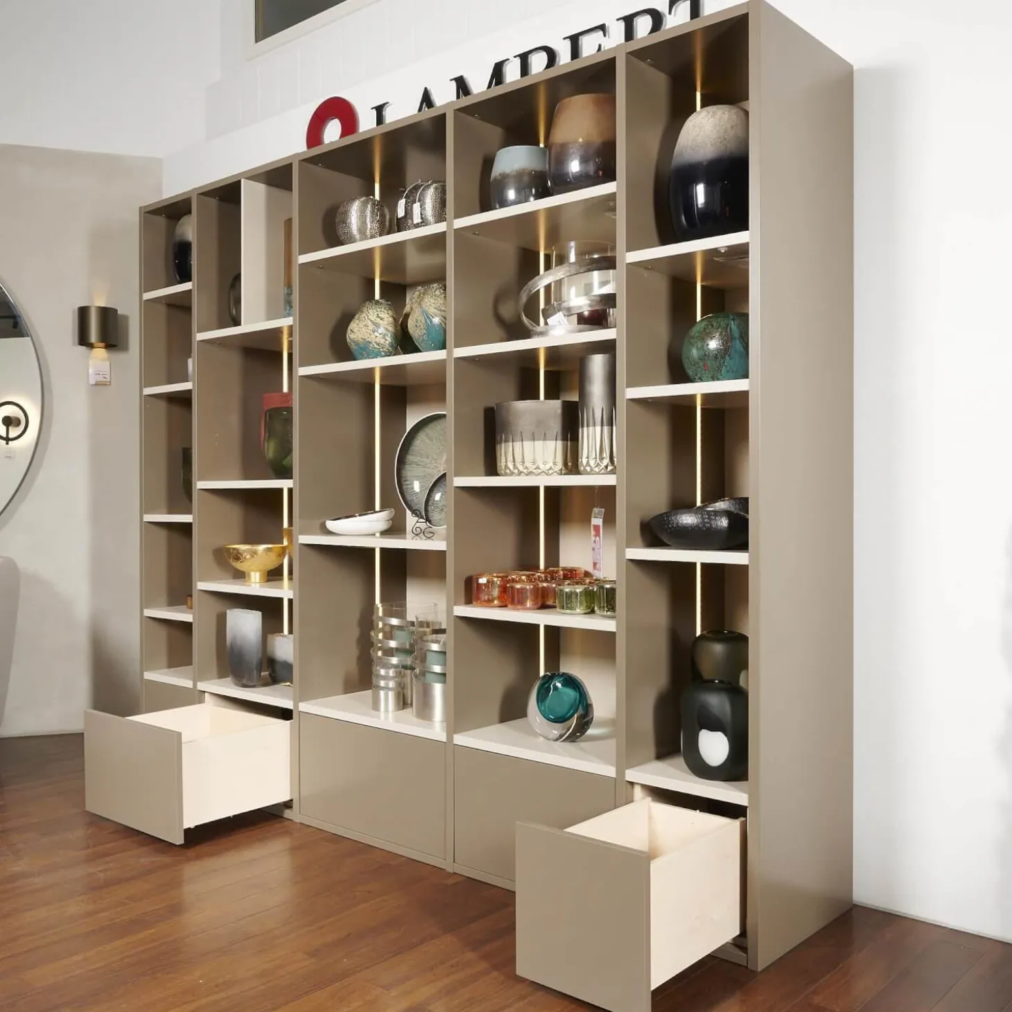 Regal Sinus Korpus Glattlack Sienna Böden Und Rückwand Glattlack Kaschmir Mit Beleuchtung